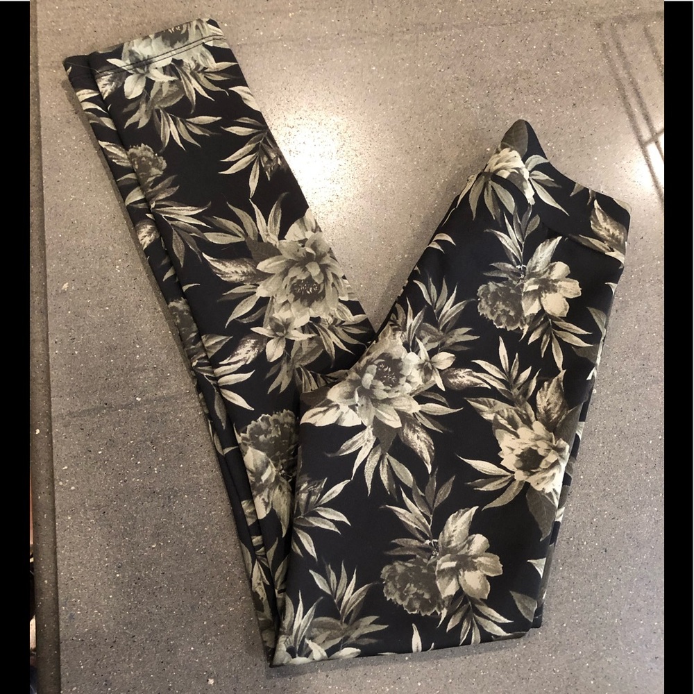 Forever 21 Leggings EUC NWOT One Size
